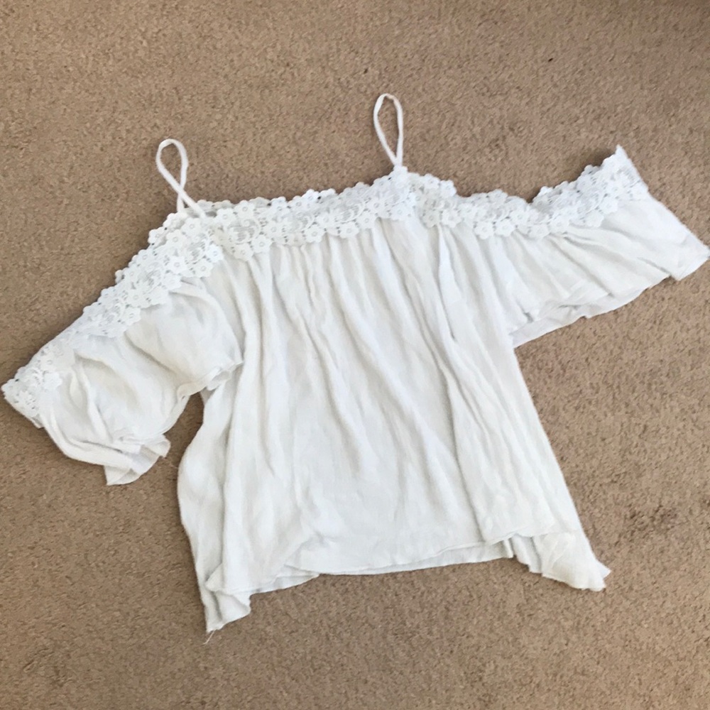⭐️10 for $15⭐️ off shoulder top
